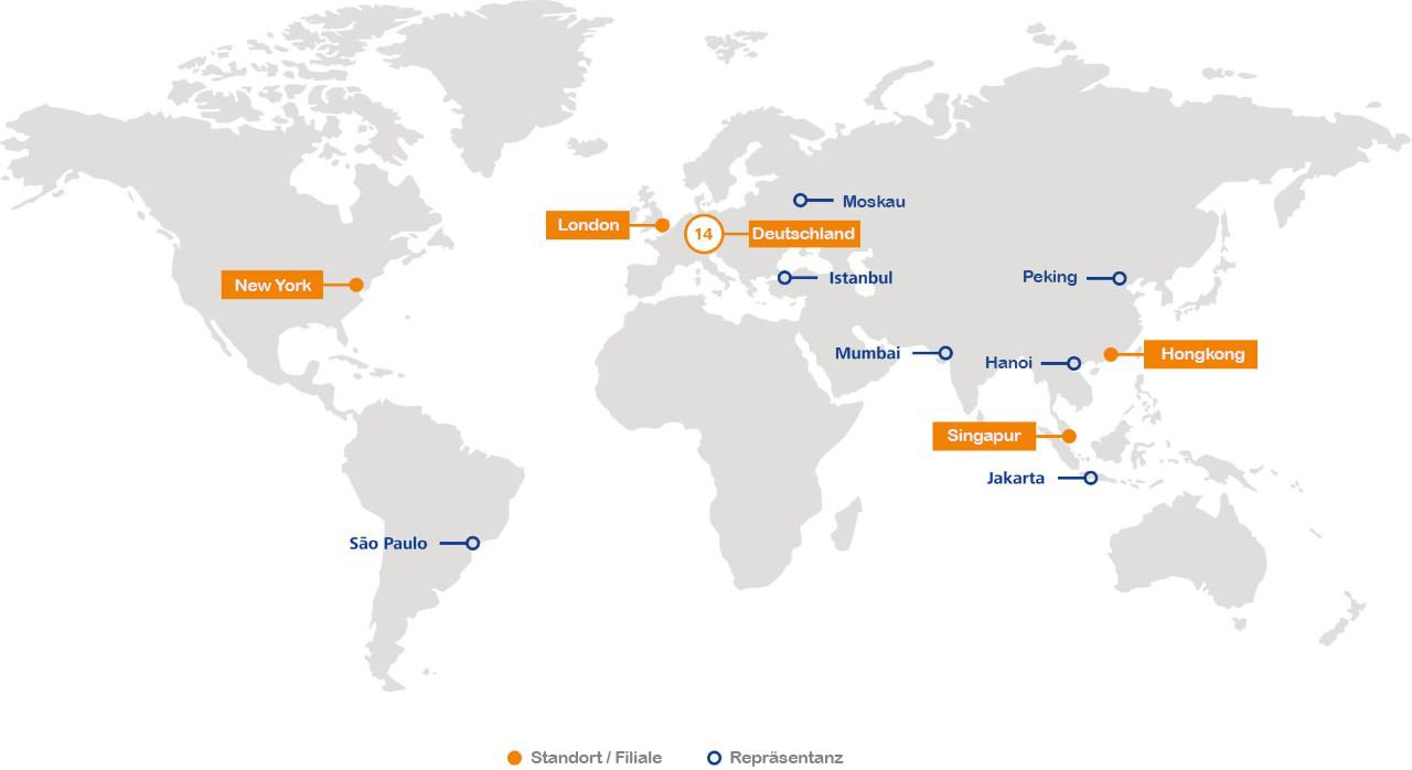 Das Bild stellt eine Weltkarte dar, auf der verschiedene Städte mit ihren Standort-Titeln markiert sind. Es gibt zwei Arten von Markierungen: Orange für "Standort-Titel" und Blau für "Regus Standorte". Die Städte sind global verteilt und schließen unter anderem New York, London, Mailand, Frankfurt, Singapur, Shanghai, Peking und Hongkong ein.